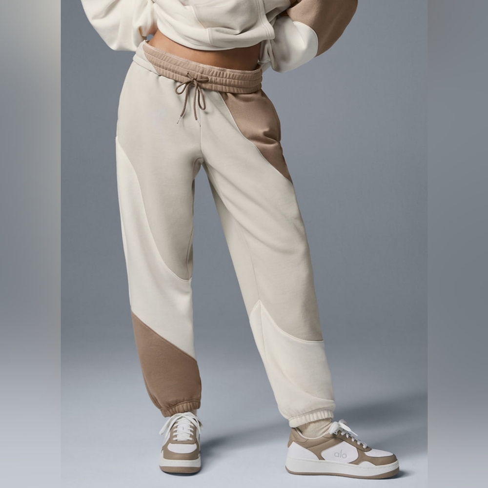 EUC Alo Make Waves Sweatpants - Ivory/Bone/Gravel, Large